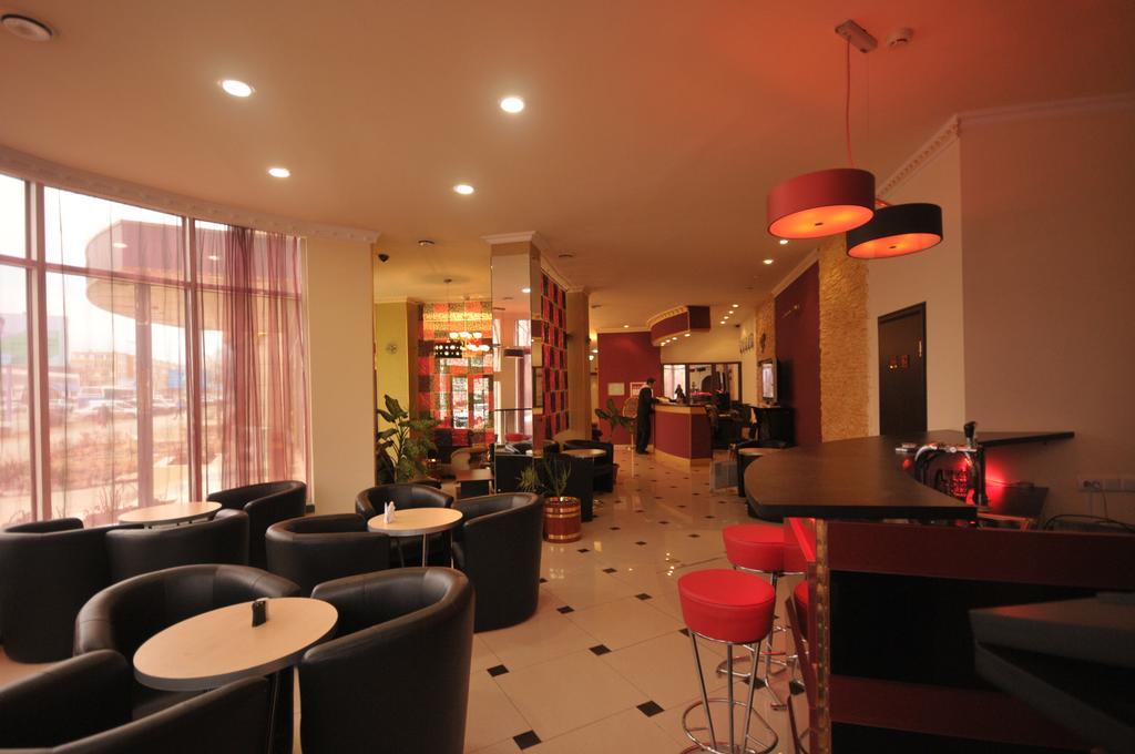 Golden Palace Hotel Aqtau Buitenkant foto