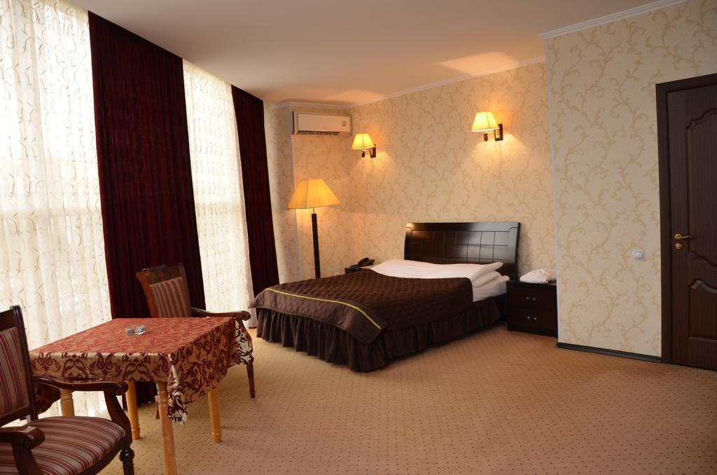 Golden Palace Hotel Aqtau Buitenkant foto