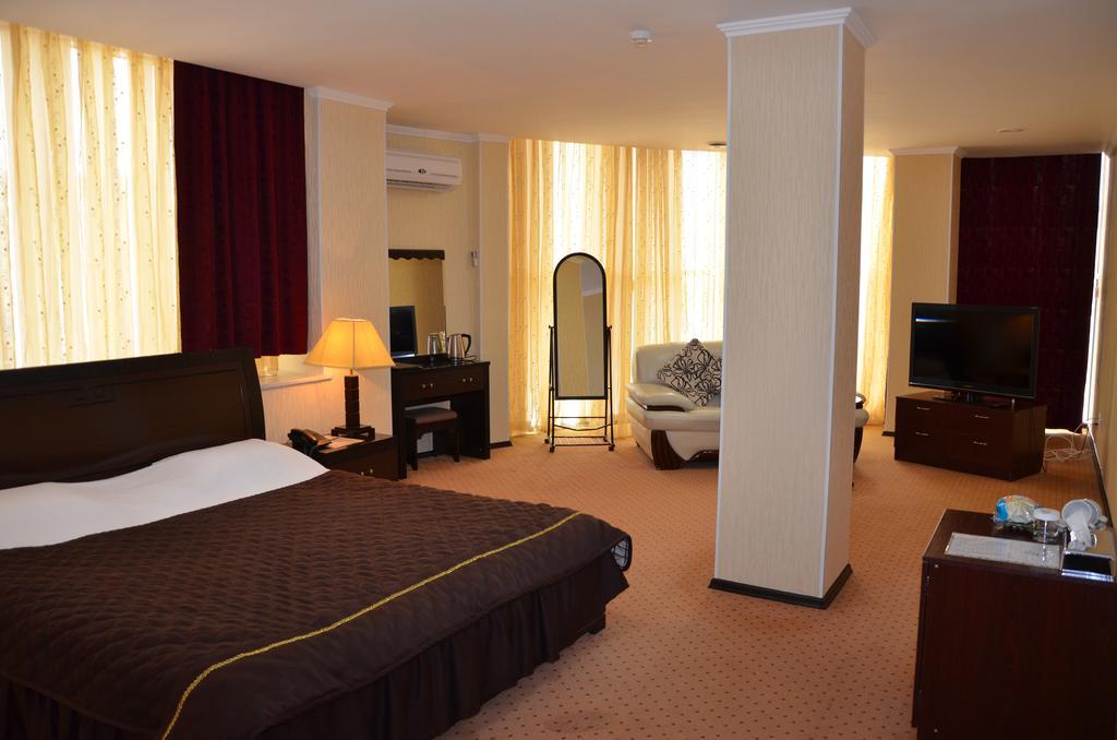 Golden Palace Hotel Aqtau Buitenkant foto